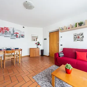  Appartement Cozy Apt - Private Parking & Terrace Italie